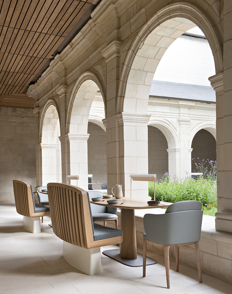 Est-Magazine-Abbaye-de-Fontevraud-outdoor-seating-Nicolas-Matheus-04