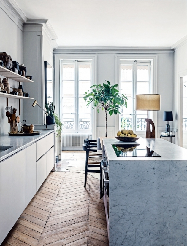 moulding galley-kitchen-photo-felix-forest