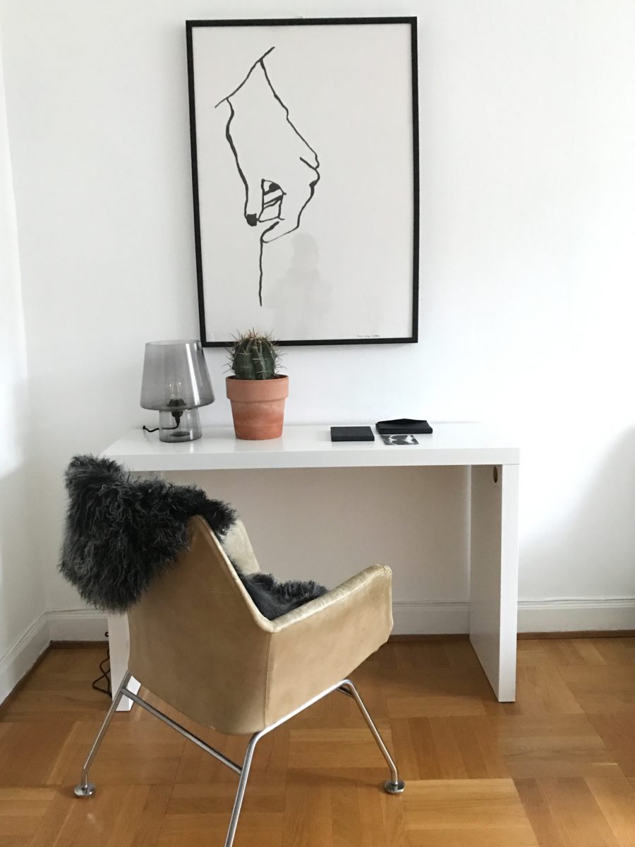 Homestyling vit inredning skrivbord